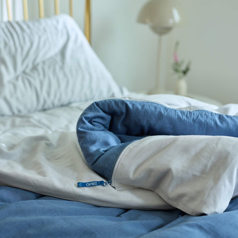 A detailed view of the zipper and tag on the Avec Align System bedding